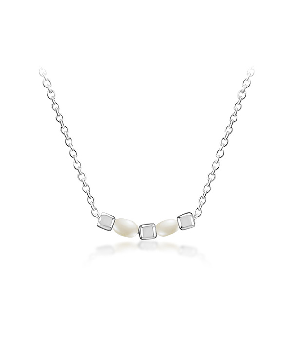 925 Sterling silver necklace with fresh water pearl.