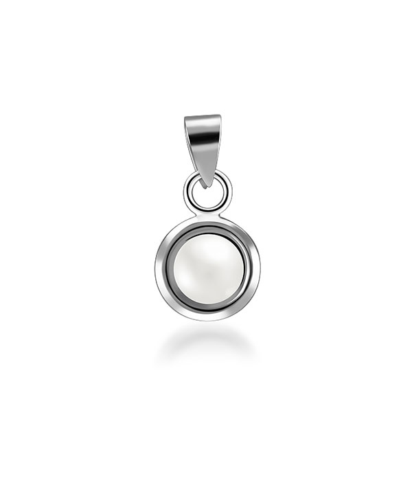 925 Sterling silver pendant with synthetic pearl.