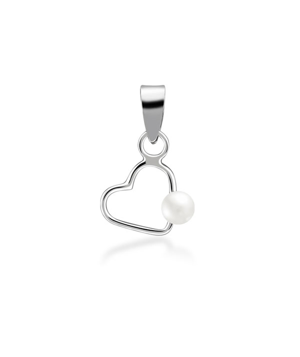 925 Sterling silver pendant with synthetic pearl.