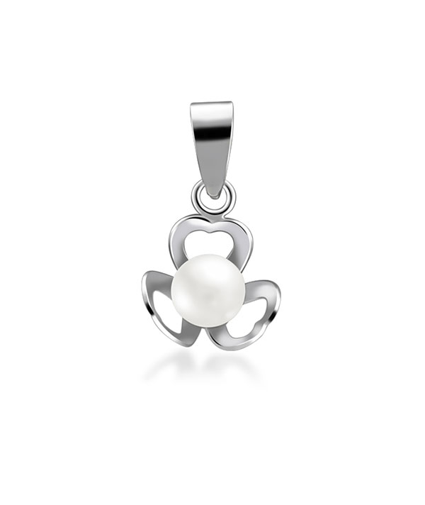 925 Sterling silver pendant with synthetic pearl.