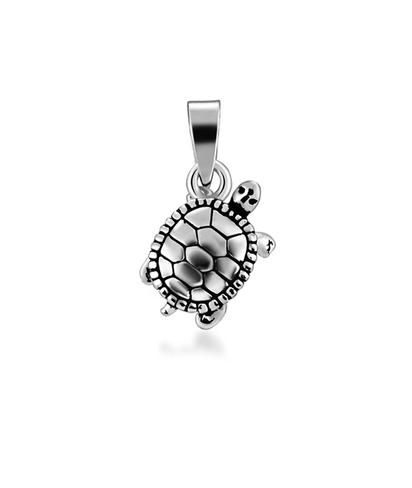 925 Sterling silver pendant.