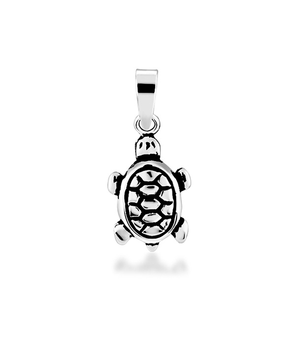 925 Sterling silver pendant.