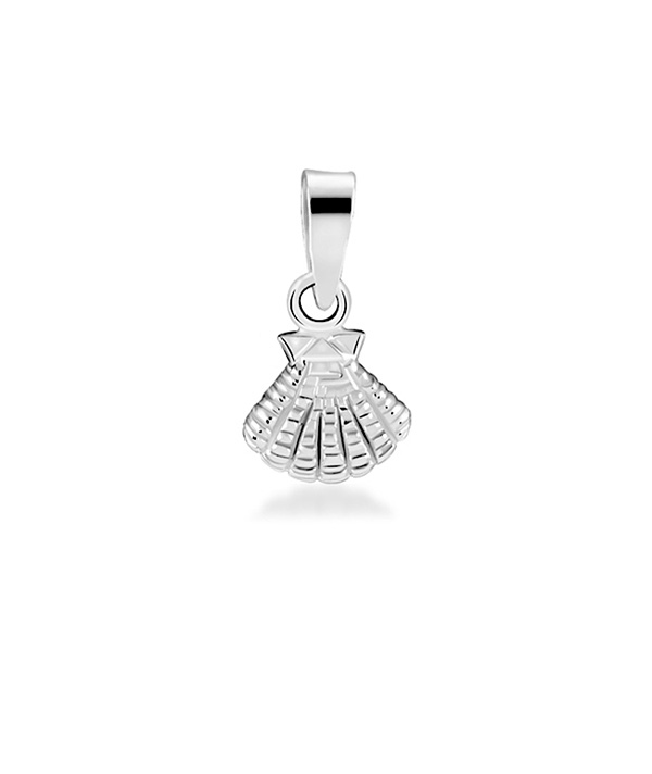 925 Sterling silver pendant.