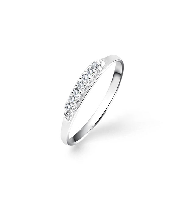 925 Sterling silver ring with cubic zircon.