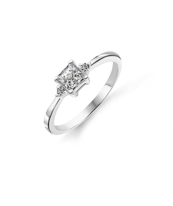925 Sterling silver ring with cubic zircon.