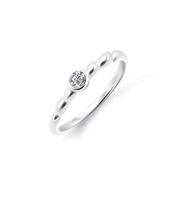 925 Sterling silver ring with cubic zircon.