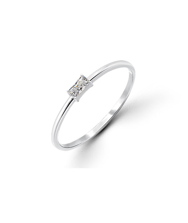 925 Sterling silver ring with cubic zircon.