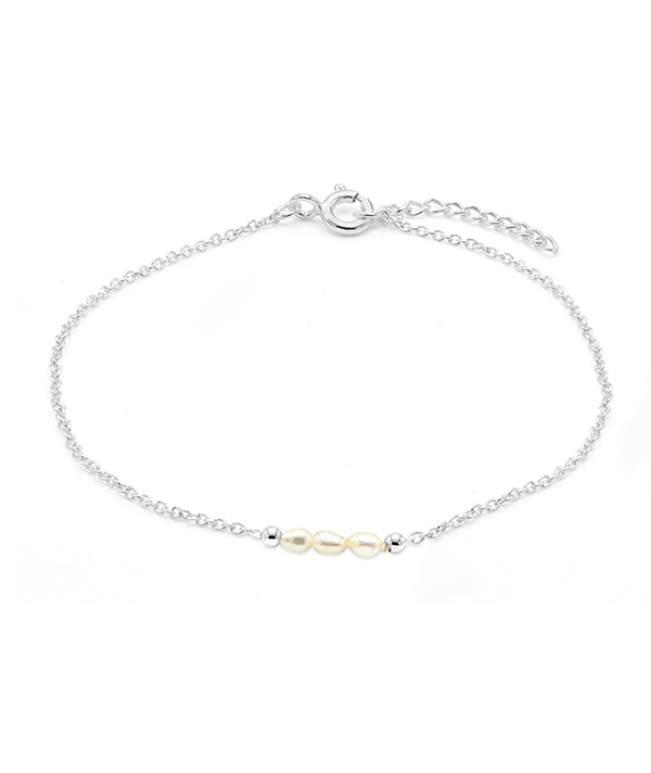 925 Sterling silver bracelet with fresh water pearl.