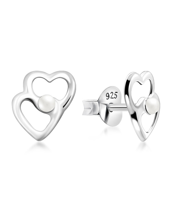 925 Sterling silver stud with synthetic pearl.