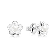 925 Sterling silver stud with synthetic pearl.