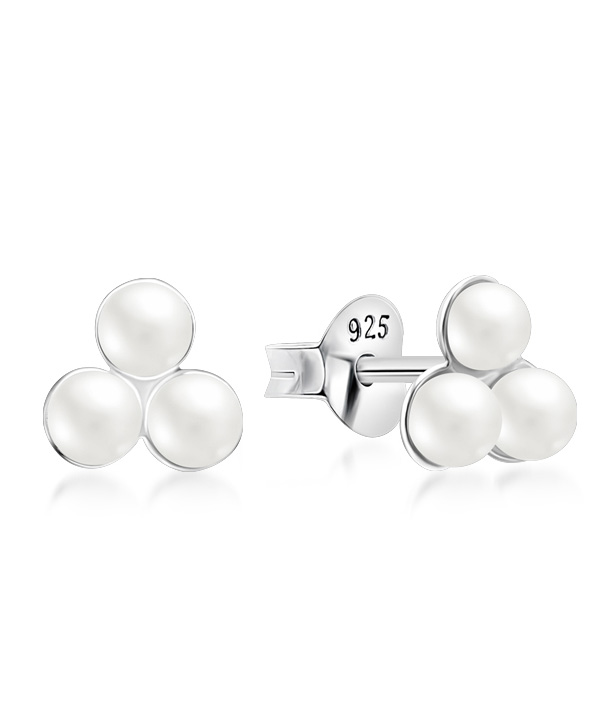 925 Sterling silver stud with synthetic pearl.