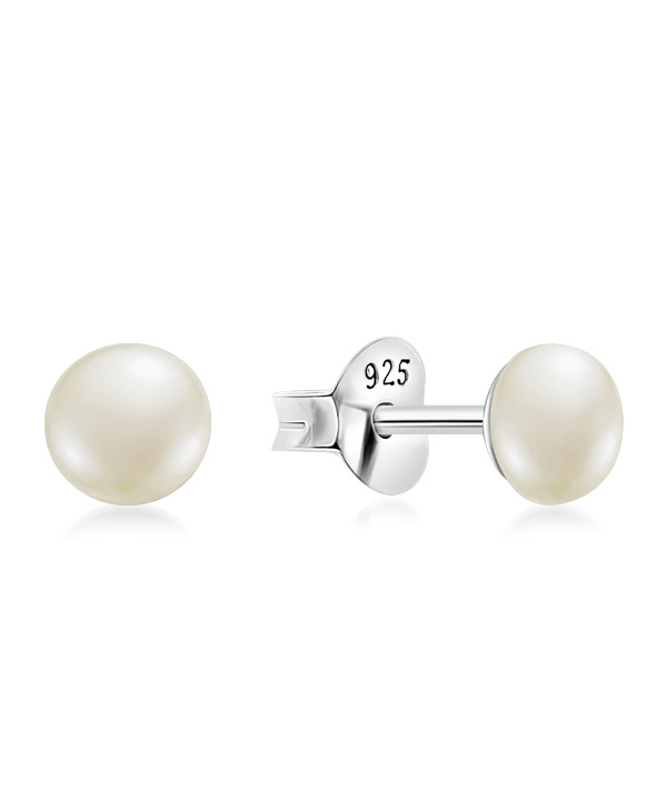 925 Sterling silver stud with fresh water pearl.