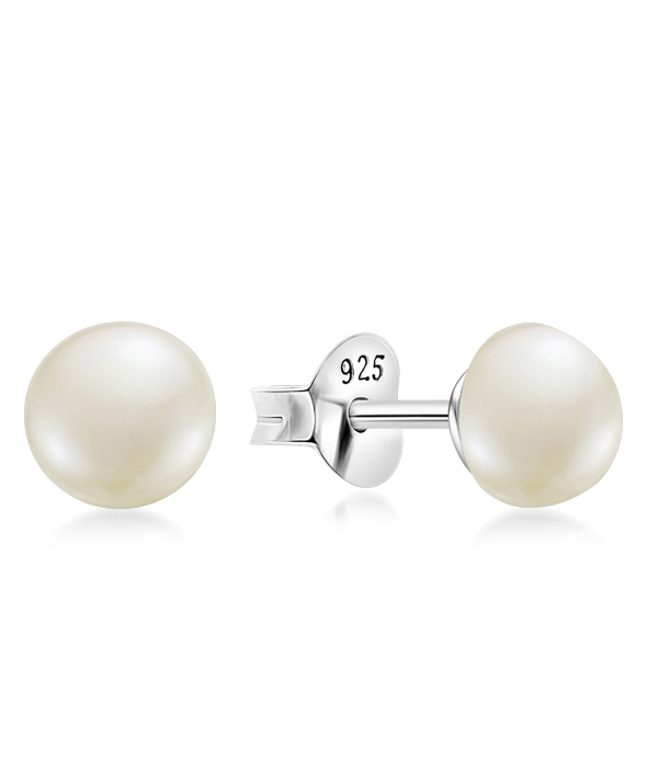 925 Sterling silver stud with fresh water pearl.