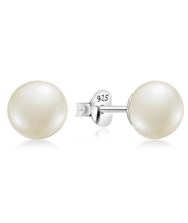 925 Sterling silver stud with fresh water pearl.