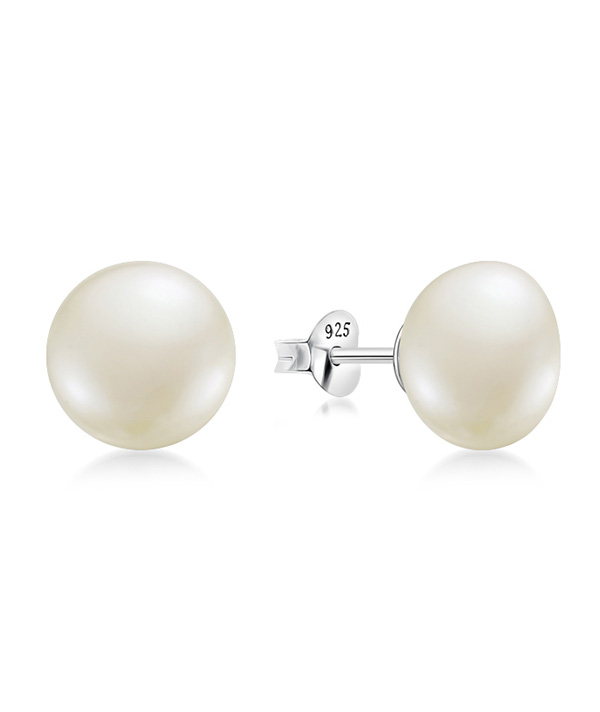 925 Sterling silver stud with fresh water pearl.