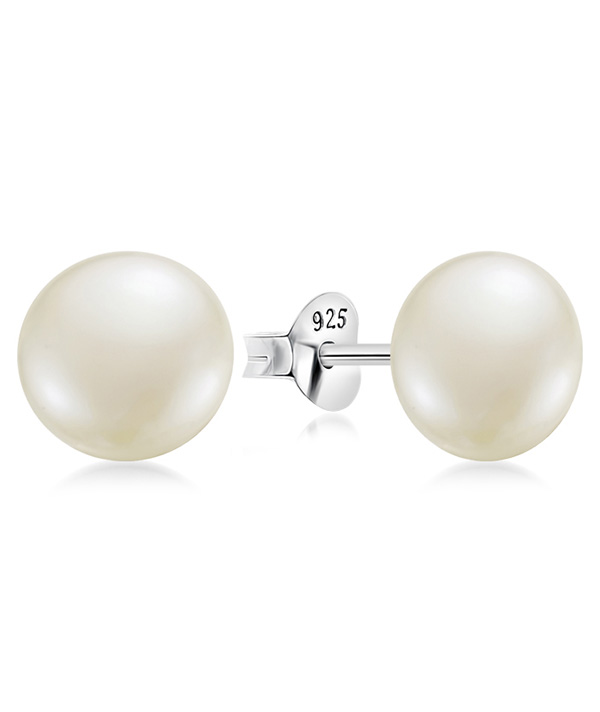 925 Sterling silver stud with fresh water pearl.