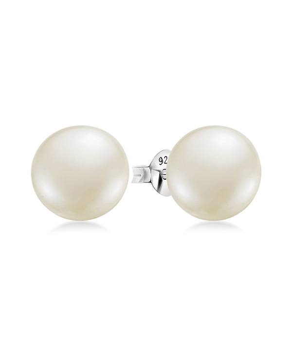 925 Sterling silver stud with fresh water pearl.