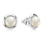 925 Sterling silver stud with fresh water pearl.