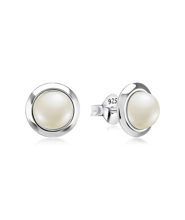 925 Sterling silver stud with fresh water pearl.