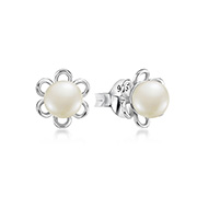 925 Sterling silver stud with fresh water pearl.
