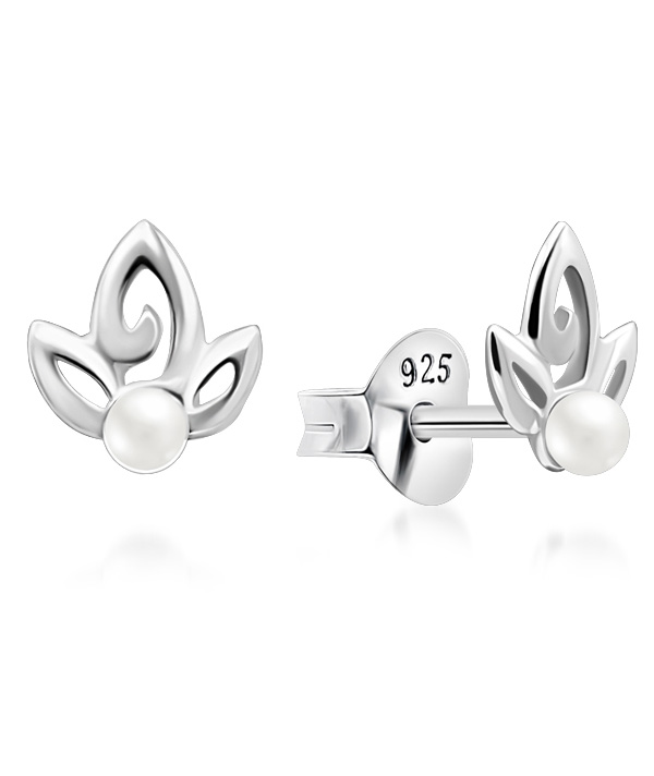 925 Sterling silver stud with synthetic pearl.