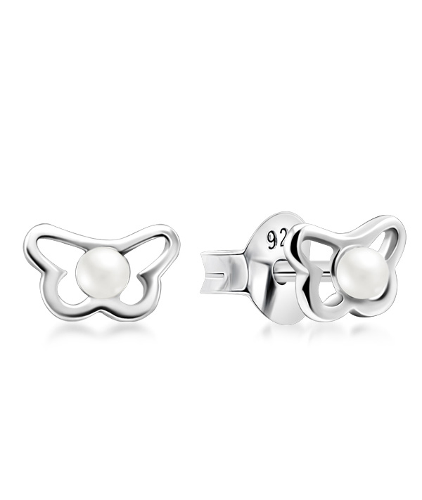 925 Sterling silver stud with synthetic pearl.