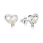 925 Sterling silver stud with fresh water pearl.