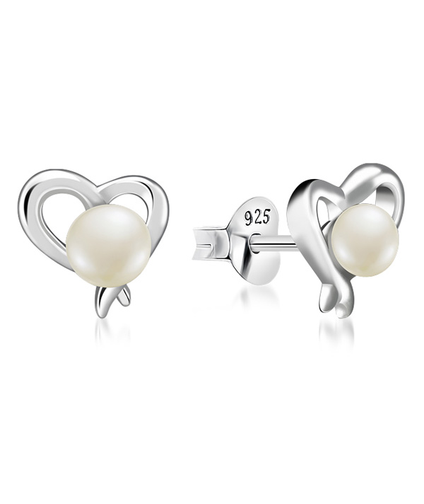 925 Sterling silver stud with fresh water pearl.