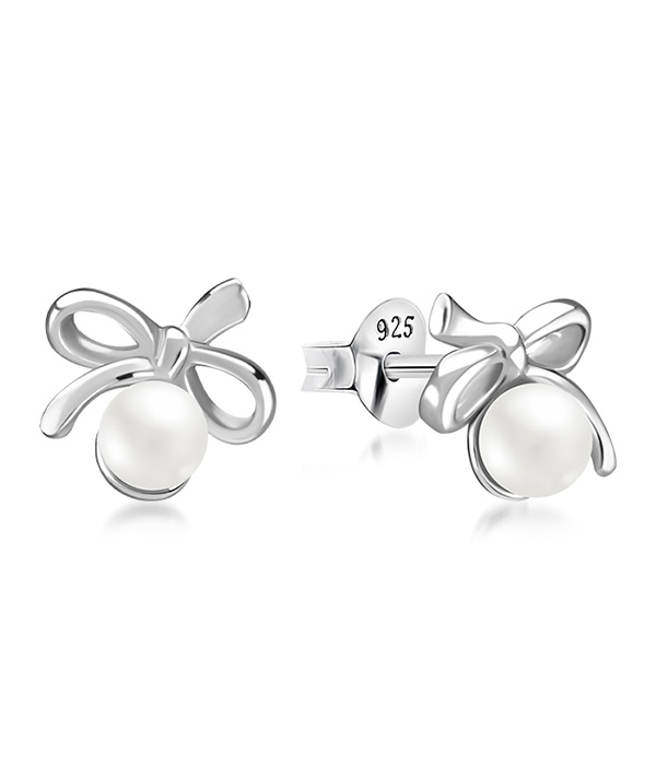 925 Sterling silver stud with synthetic pearl.