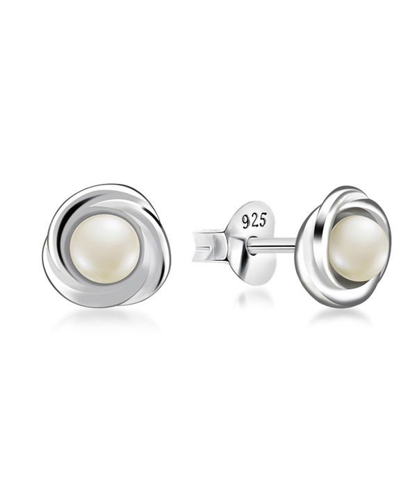 925 Sterling silver stud with fresh water pearl.