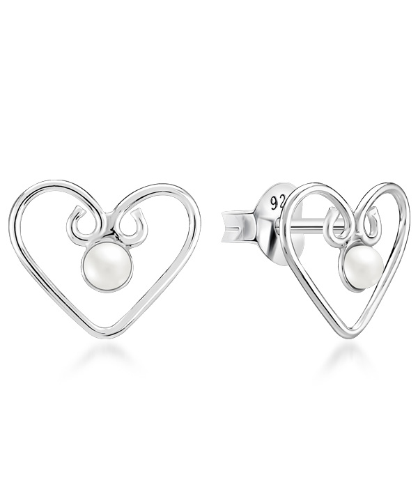 925 Sterling silver stud with synthetic pearl.