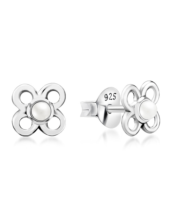 925 Sterling silver stud with synthetic pearl.