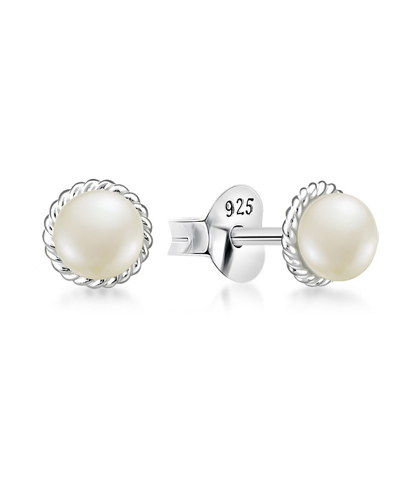925 Sterling silver stud with fresh water pearl.