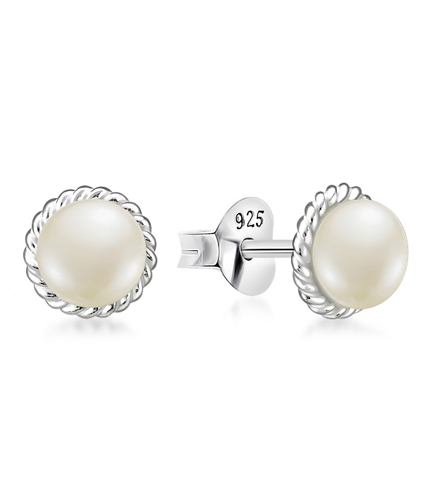925 Sterling silver stud with fresh water pearl.