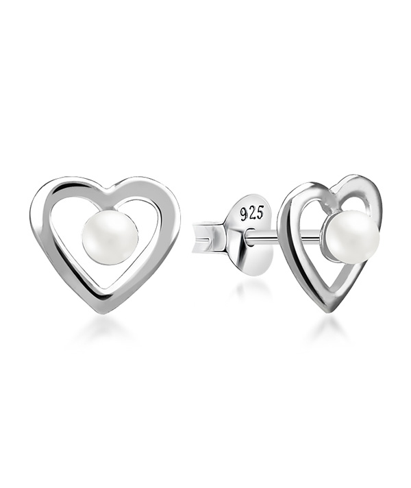 925 Sterling silver stud with synthetic pearl.