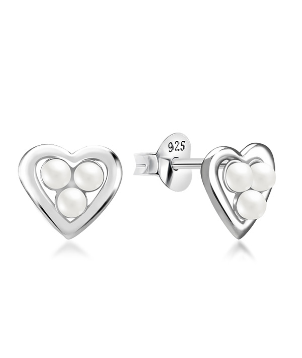 925 Sterling silver stud with synthetic pearl.