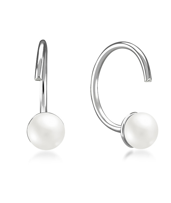 925 Sterling silver earring with synthetic pearl.