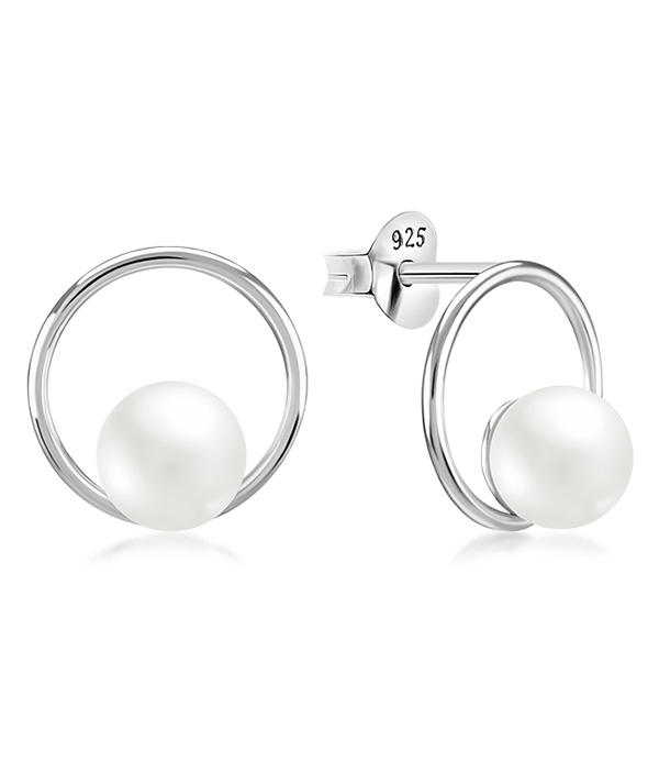 925 Sterling silver stud with synthetic pearl.
