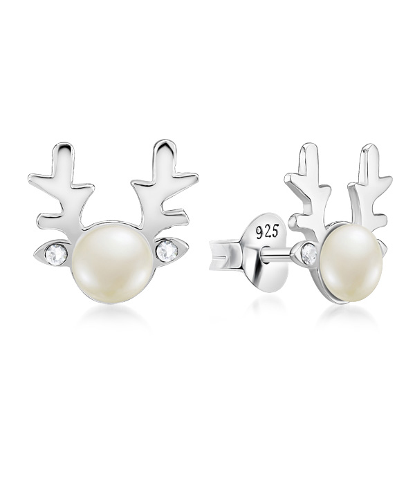 925 Sterling silver stud with fresh water pearl.
