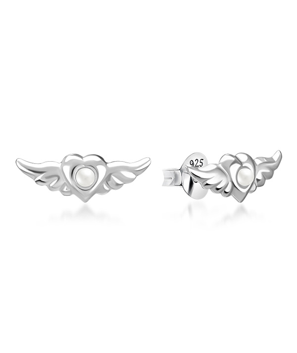 925 Sterling silver stud with synthetic pearl.