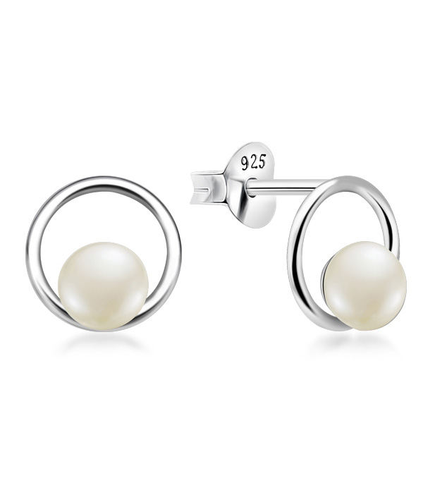 925 Sterling silver stud with fresh water pearl.