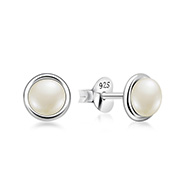 925 Sterling silver stud with fresh water pearl.
