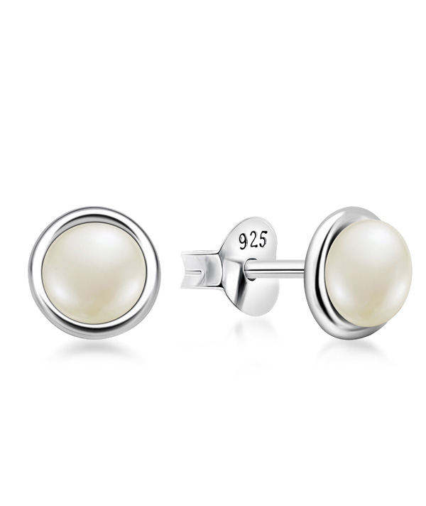 925 Sterling silver stud with fresh water pearl.
