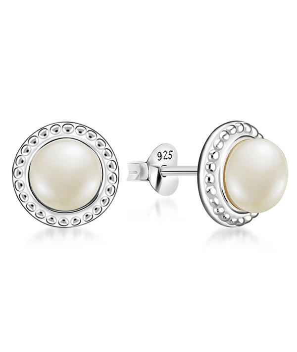 925 Sterling silver stud with fresh water pearl.