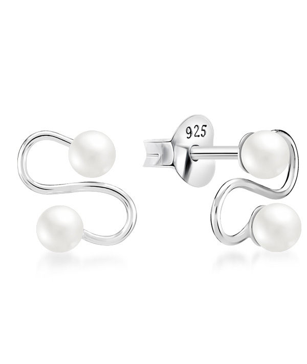 925 Sterling silver stud with synthetic pearl.
