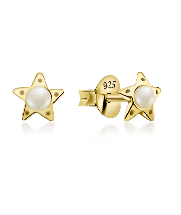 Gold plated sterling silver stud with synthetic pearl.