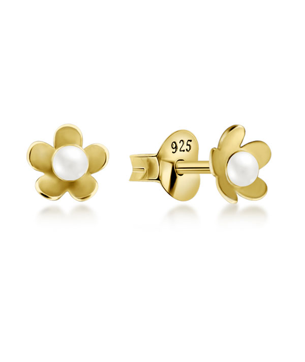 Gold plated sterling silver stud with synthetic pearl.