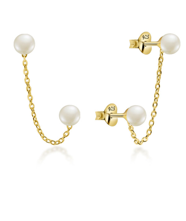 Gold plated sterling silver stud with fresh water pearl.