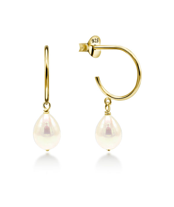 Gold plated sterling silver stud with fresh water pearl.