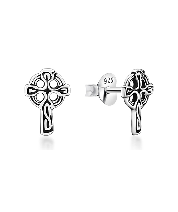 Plain 925 Sterling silver stud earring.